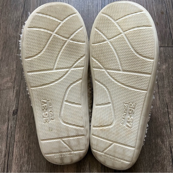 Smiley Face Soft Plush Yellow Cream Adults Sleepers Winter Cozy Christmas 6/7 - Picture 7 of 8